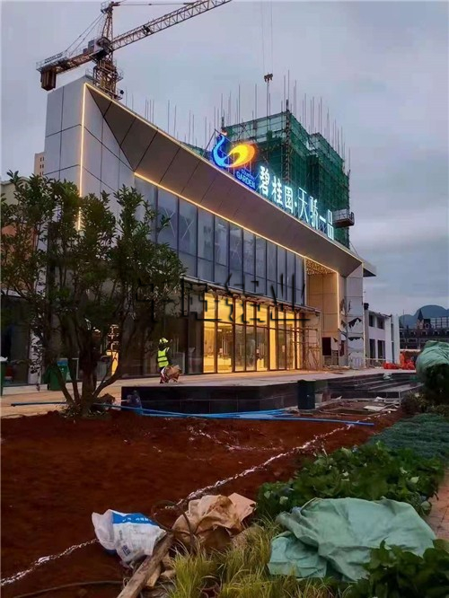 辊涂铝单板生产厂家甚麽公司好？如何能寻找上乘辊涂铝单板