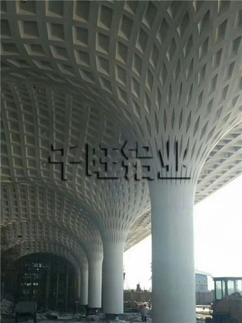 购买辊涂铝单板为什么要挑选大生产厂家