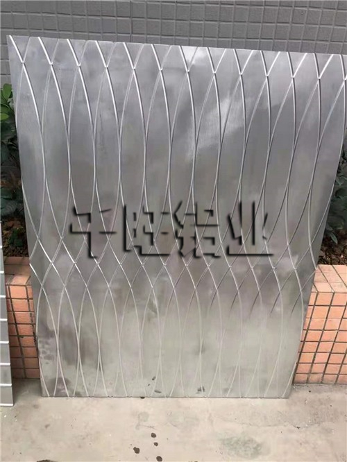 为何采购双曲铝单板要选对大厂家